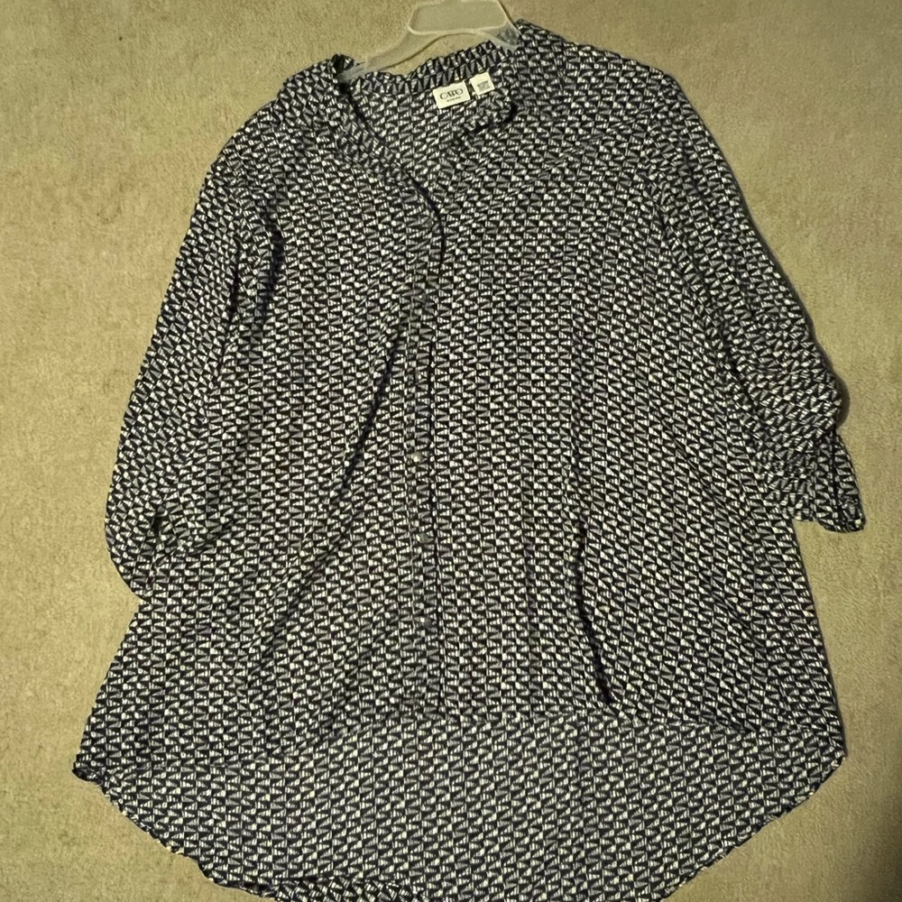 Cato black and white tunic top. Front is shorter than the back. Size 18/20